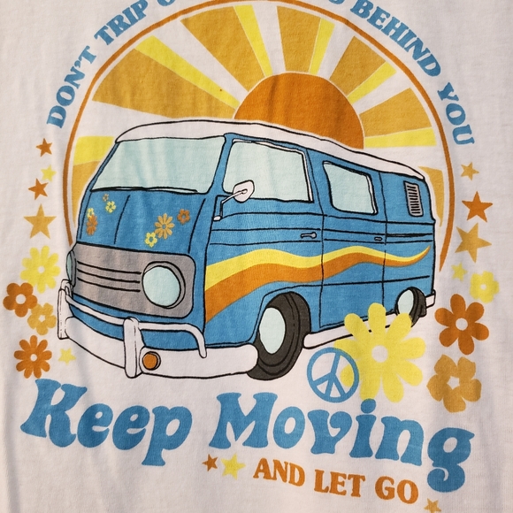 Very cute distressed graphic tee. Size small - Picture 2 of 3